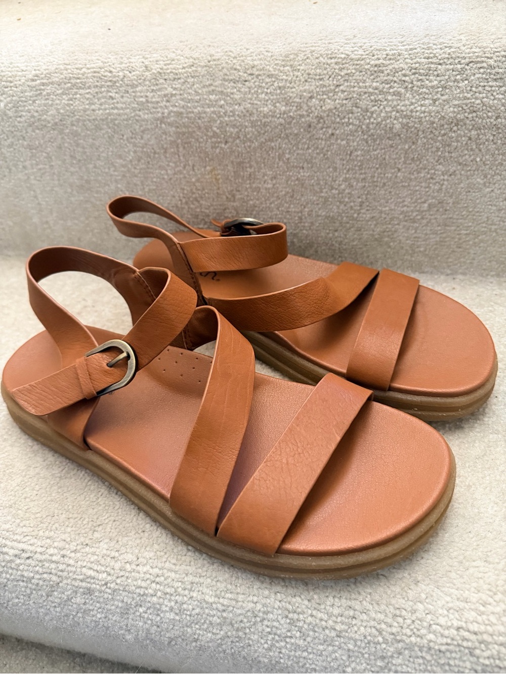 Earth Womens Tan Leather Strappy Sandals